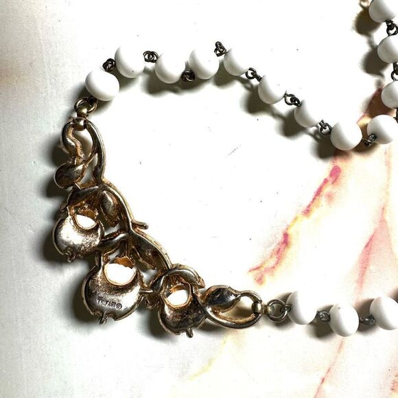 Tirfari  vintage Alfred Philipe white and gold tone necklace - Picture 4 of 13